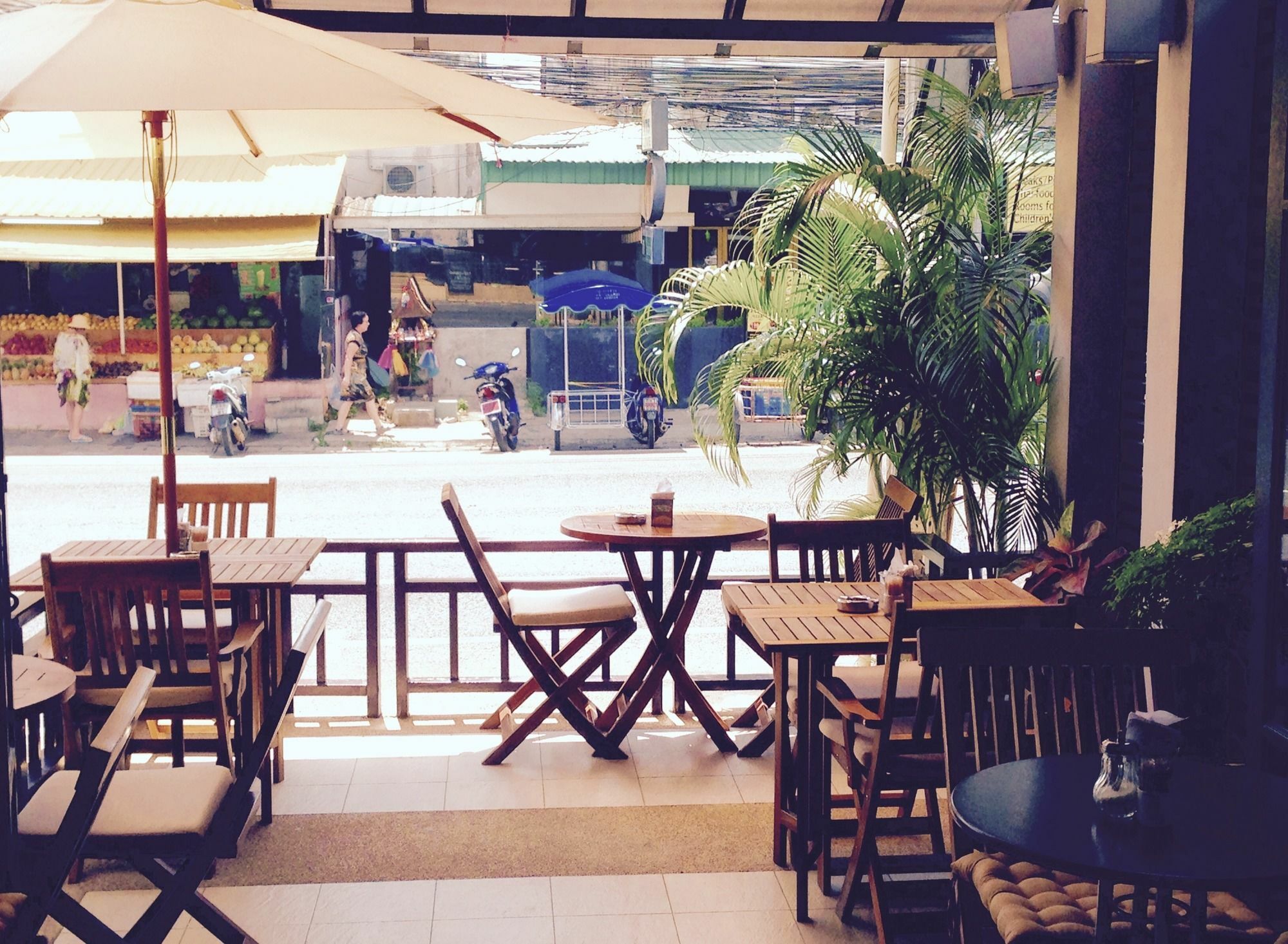 Enjoy'S Beach House & Cafe' Ban Karon Exterior foto