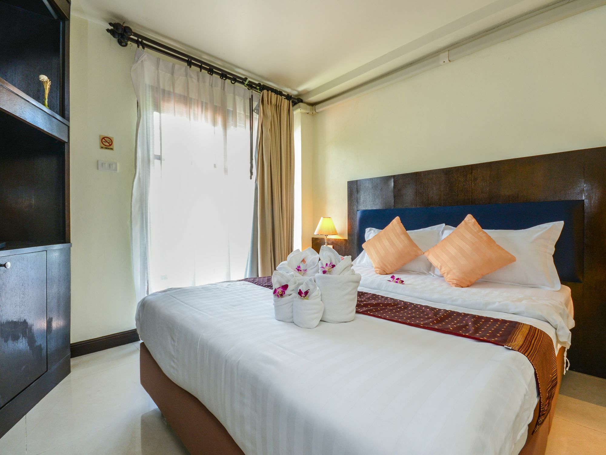 Enjoy'S Beach House & Cafe' Ban Karon Exterior foto