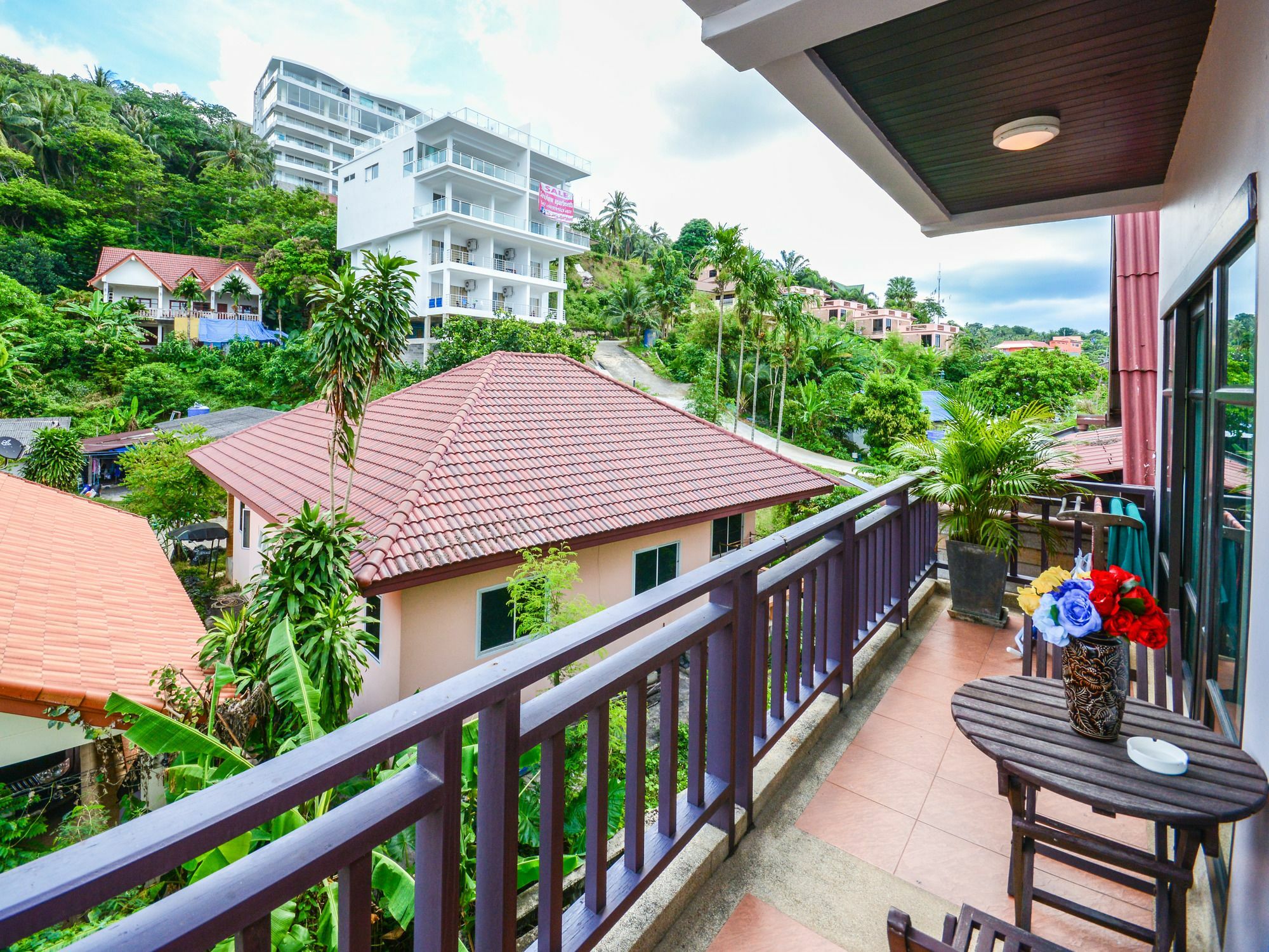 Enjoy'S Beach House & Cafe' Ban Karon Exterior foto