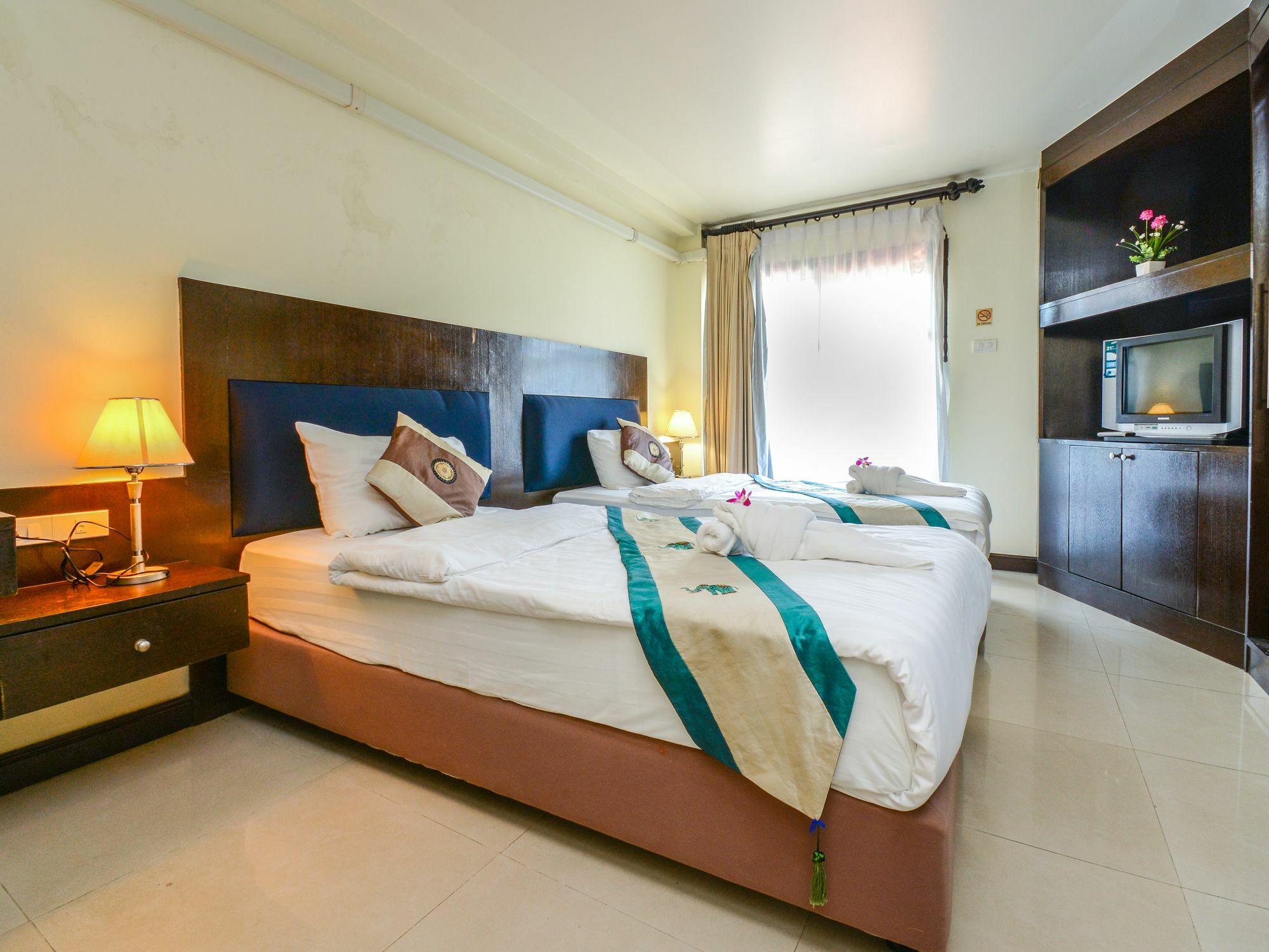 Enjoy'S Beach House & Cafe' Ban Karon Exterior foto