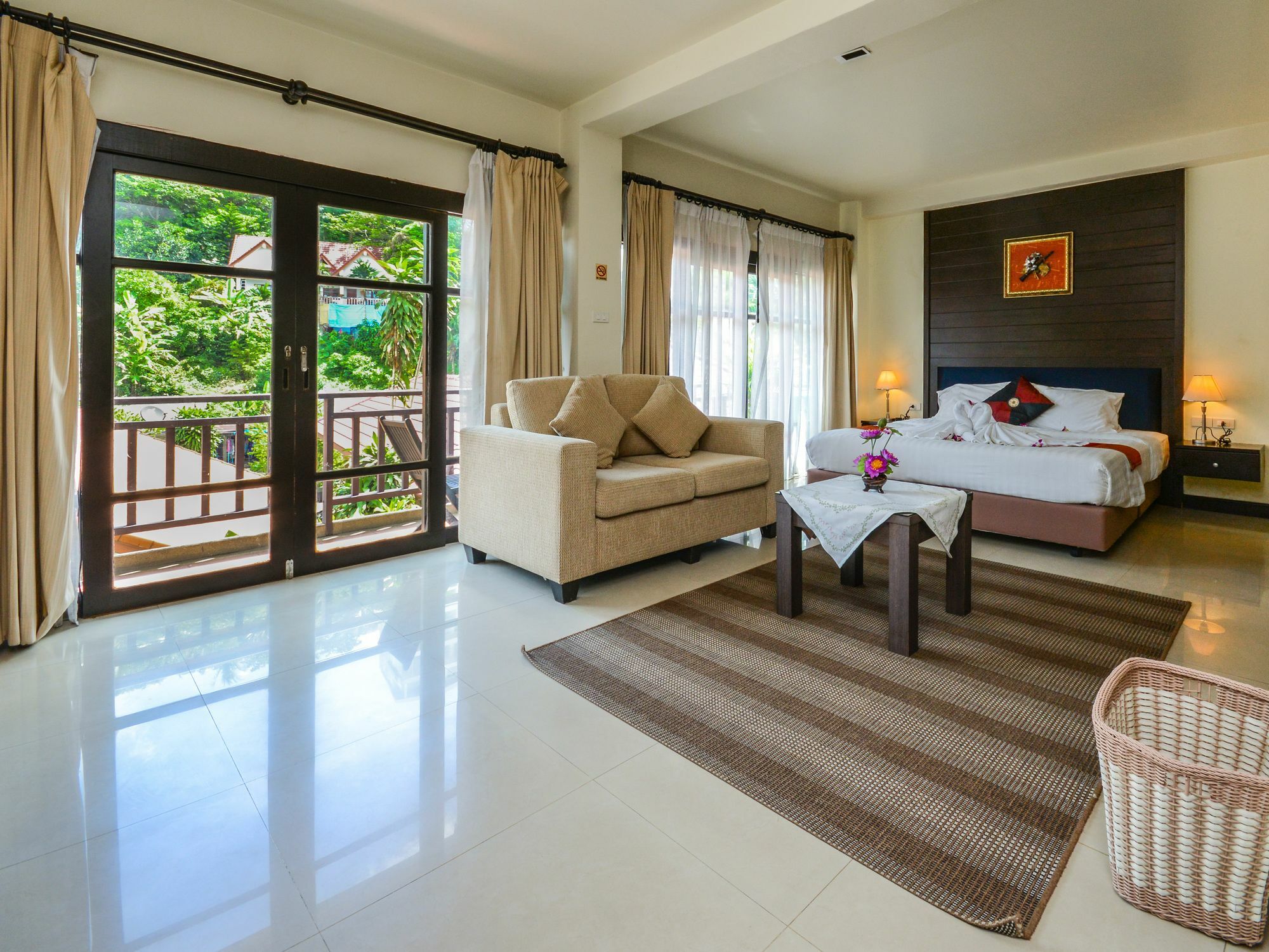 Enjoy'S Beach House & Cafe' Ban Karon Exterior foto